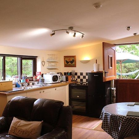 The Retreat Villa Llanrhaeadr-ym-Mochnant Exterior photo