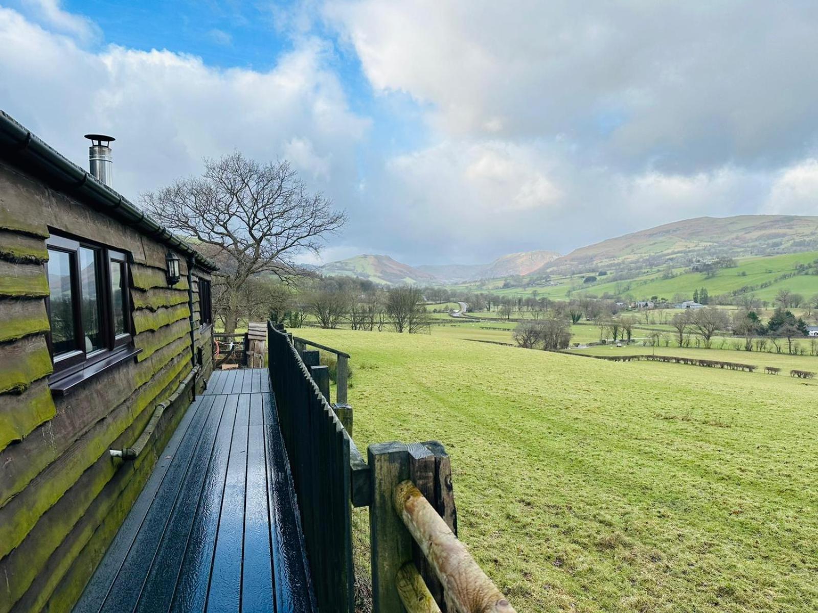 The Retreat Villa Llanrhaeadr-ym-Mochnant Exterior photo