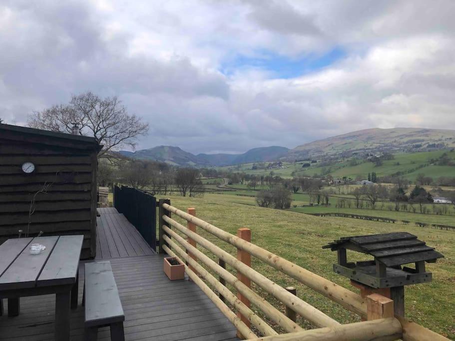 The Retreat Villa Llanrhaeadr-ym-Mochnant Exterior photo
