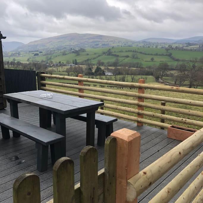 The Retreat Villa Llanrhaeadr-ym-Mochnant Exterior photo