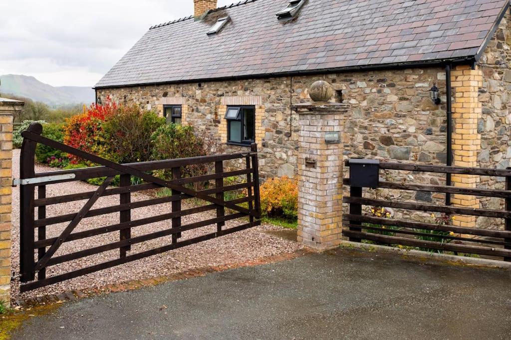 The Retreat Villa Llanrhaeadr-ym-Mochnant Exterior photo