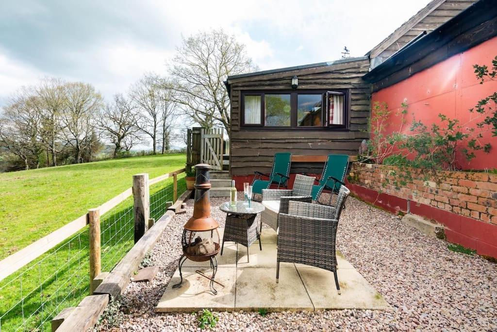 The Retreat Villa Llanrhaeadr-ym-Mochnant Exterior photo